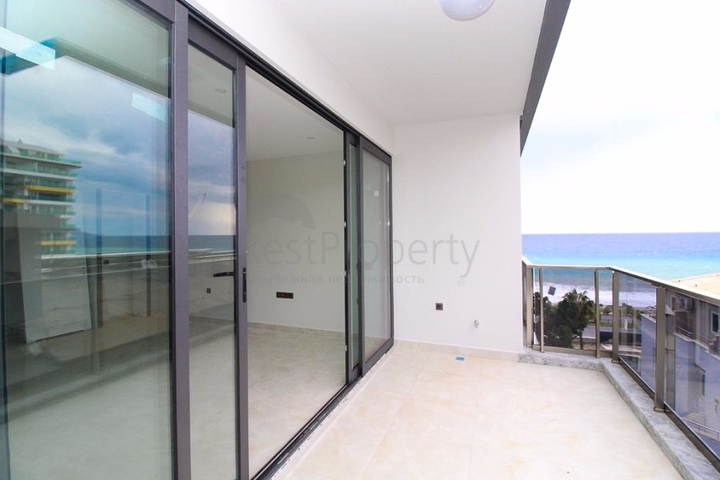 Квартира 1+1 на первой линии в Махмутлар