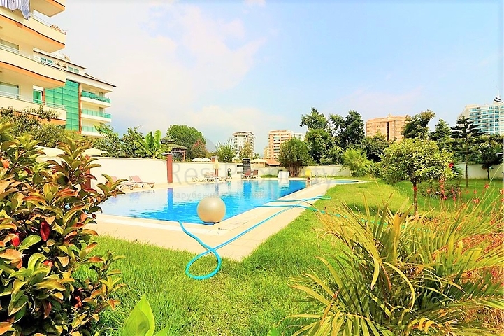 Трехкомнатная квартира в окружении апельсиновых рощ