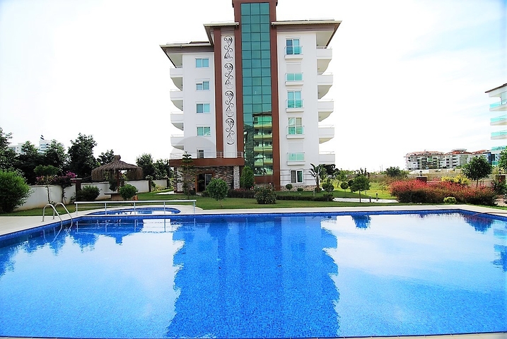 Трехкомнатная квартира в окружении апельсиновых рощ