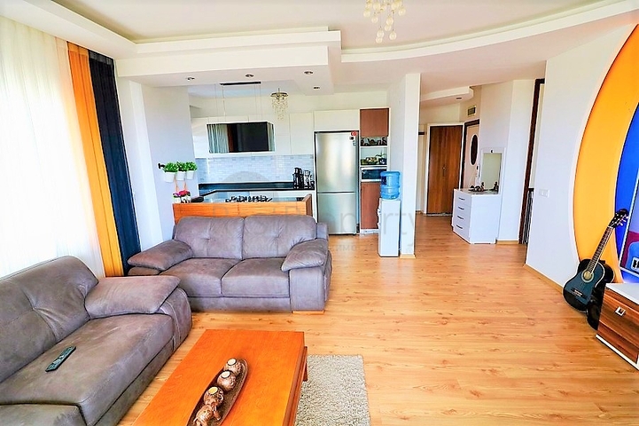 Трехкомнатная квартира в окружении апельсиновых рощ