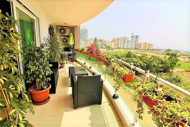 Трехкомнатная квартира в окружении апельсиновых рощ