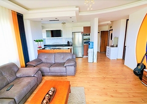 Трехкомнатная квартира в окружении апельсиновых рощ