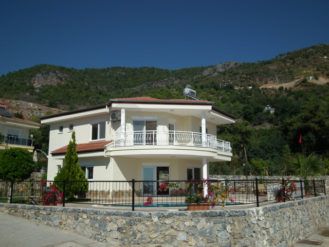 Большая отдельная вилла с бассейном в ОБА