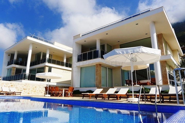 Вилла с 5-ю спальнями в курортном городе Каш