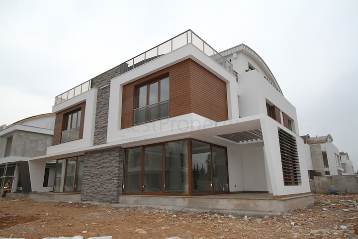 Готовые триплекс виллы в Анталии в районе Коньяалты