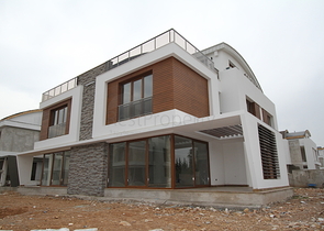 Готовые триплекс виллы в Анталии в районе Коньяалты