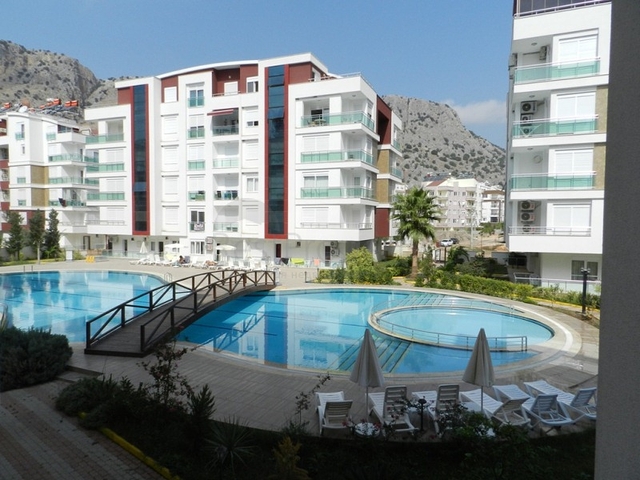 Квартира с 3 спальнями и гостиной с мебелью от собственника в  Анталии 