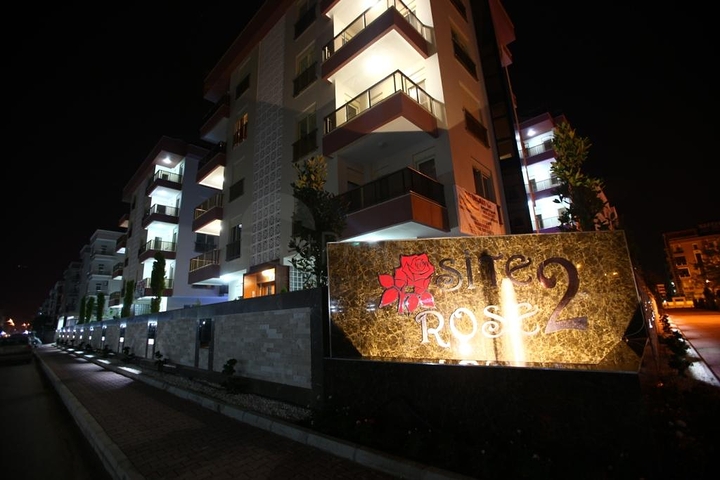 Квартира 1+1 на аренду в Анталии Site Rose