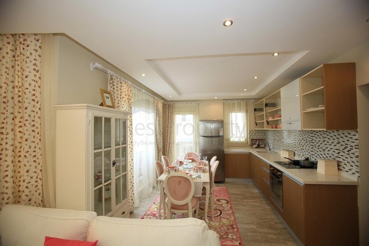 Квартира 1+1 на аренду в Анталии Site Rose