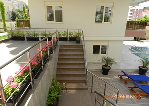 Квартира 1+1 на аренду в Анталии Site Rose