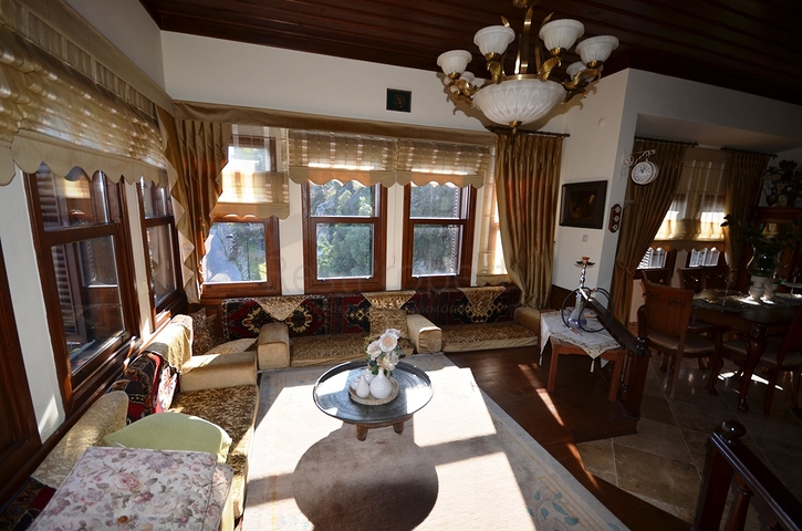 Исторический особняк в средневековой аланийской крепости