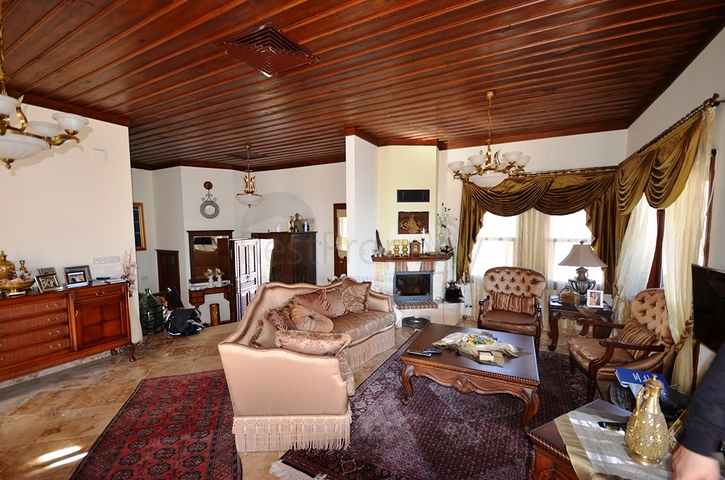 Исторический особняк в средневековой аланийской крепости