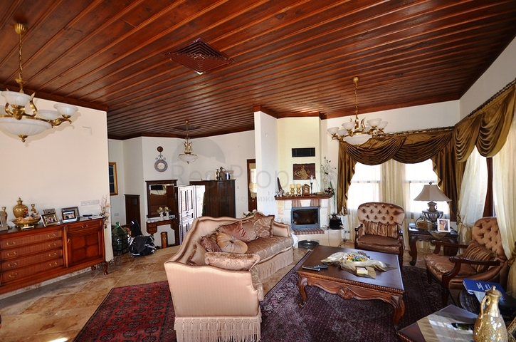 Исторический особняк в средневековой аланийской крепости