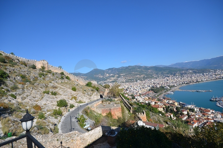 Исторический особняк в средневековой аланийской крепости