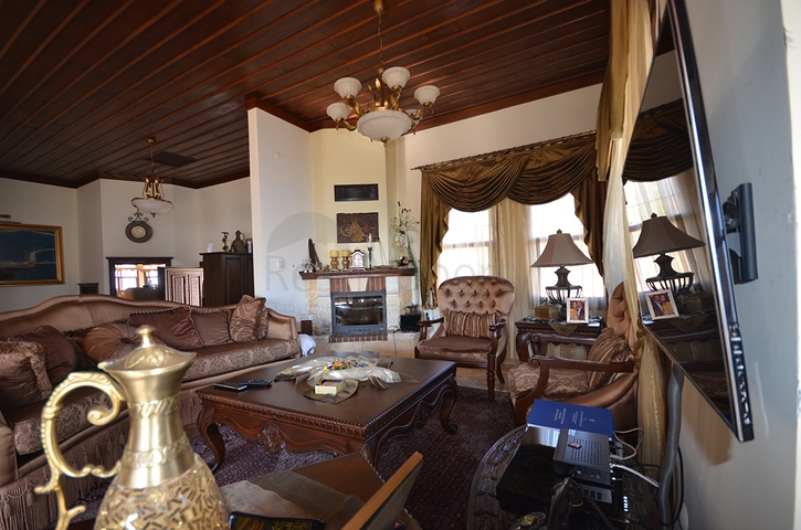 Исторический особняк в средневековой аланийской крепости