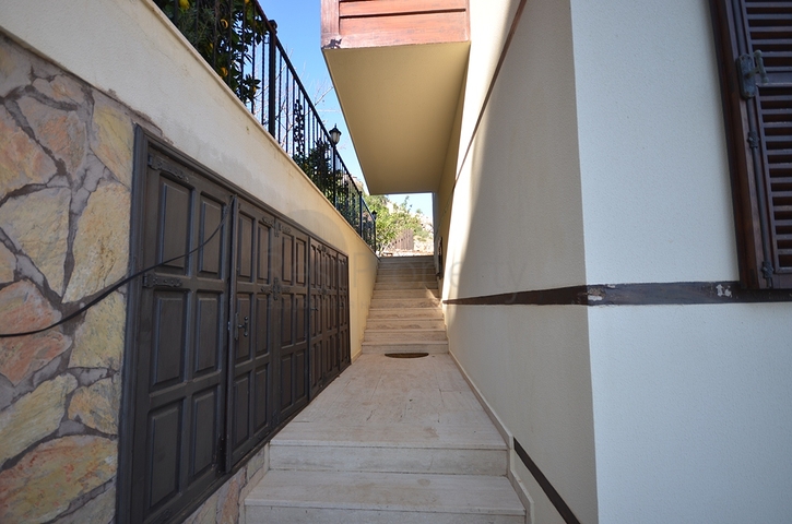 Исторический особняк в средневековой аланийской крепости