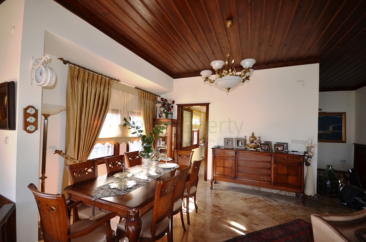 Исторический особняк в средневековой аланийской крепости