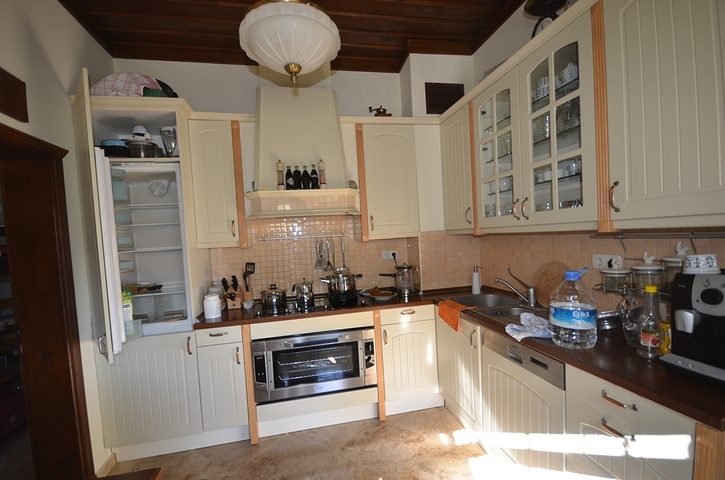 Исторический особняк в средневековой аланийской крепости