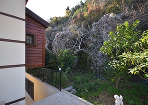 Исторический особняк в средневековой аланийской крепости