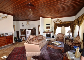 Исторический особняк в средневековой аланийской крепости