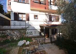 Исторический особняк в средневековой аланийской крепости