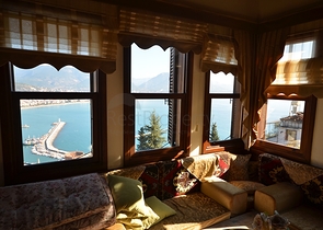 Исторический особняк в средневековой аланийской крепости