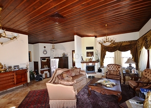 Исторический особняк в средневековой аланийской крепости