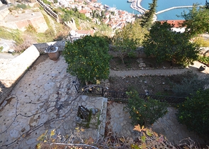 Исторический особняк в средневековой аланийской крепости