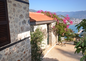 Исторический особняк в средневековой аланийской крепости