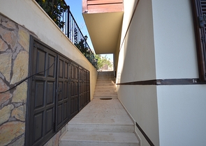 Исторический особняк в средневековой аланийской крепости