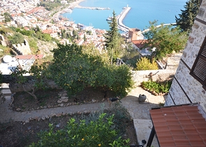 Исторический особняк в средневековой аланийской крепости