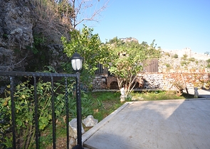 Исторический особняк в средневековой аланийской крепости