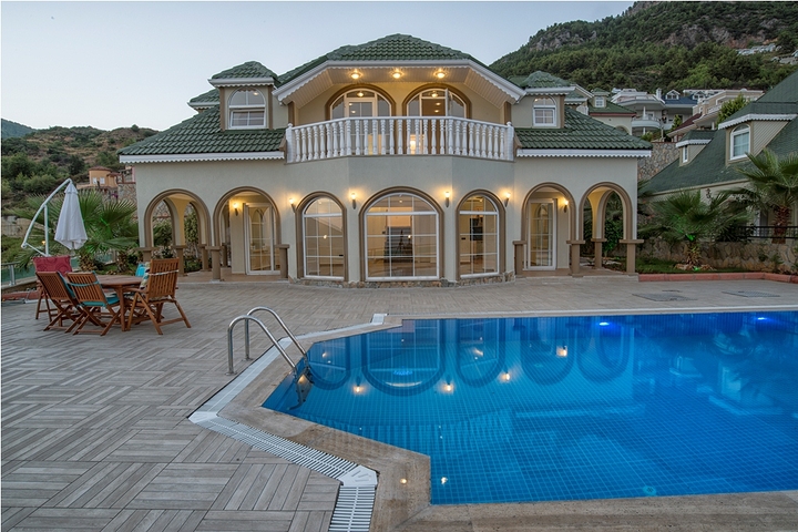 Шикарные виллы с личным бассейном и видом на море