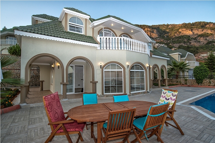 Шикарные виллы с личным бассейном и видом на море