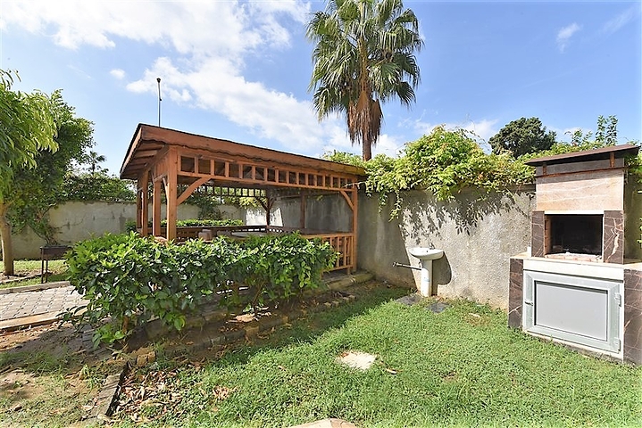 Современный комплекс в Кестеле на первой линии  Современный комплекс в Кестеле на первой линии