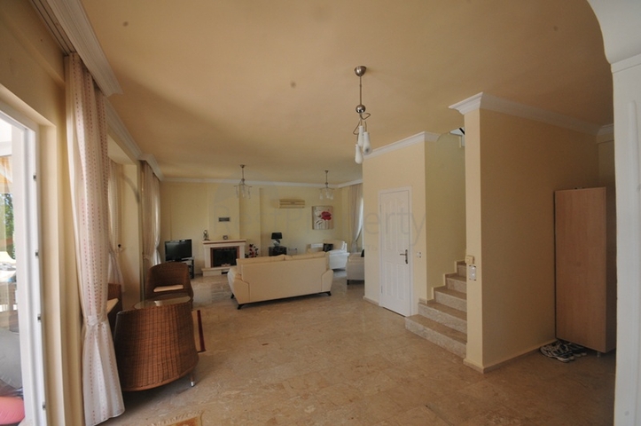 Меблированная вилла 4+1 на продажу в Сейдикемер Фетхие.