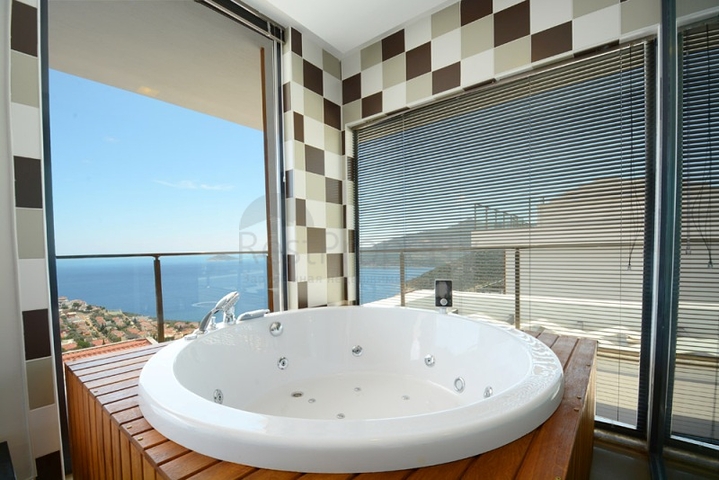 Очаровательная вилла с видом на море в Калкане