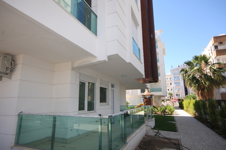 Уютная квартира с выходом в сад всего в 600 м от моря