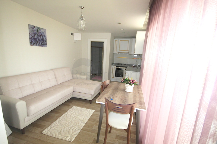 Уютная квартира с выходом в сад всего в 600 м от моря