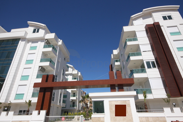 Уютная квартира с выходом в сад всего в 600 м от моря