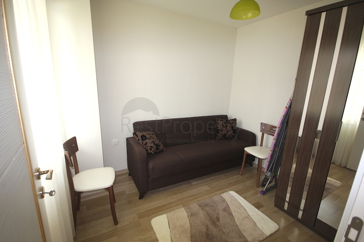 Уютная квартира с выходом в сад всего в 600 м от моря