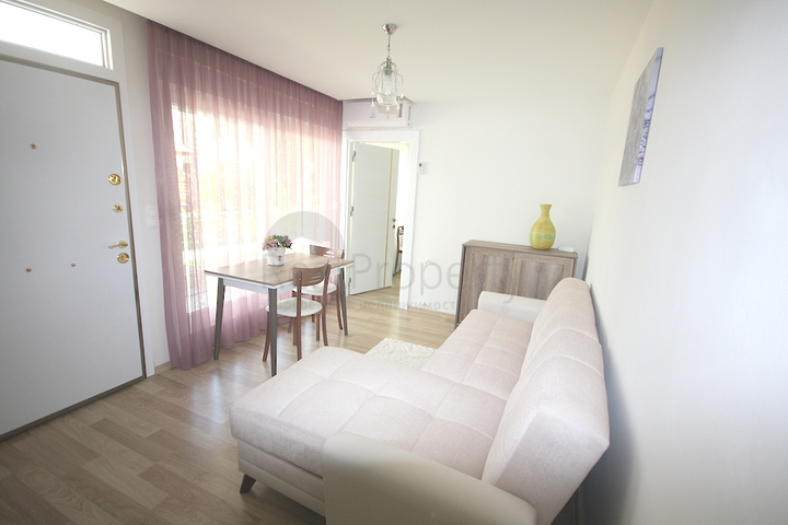 Уютная квартира с выходом в сад всего в 600 м от моря