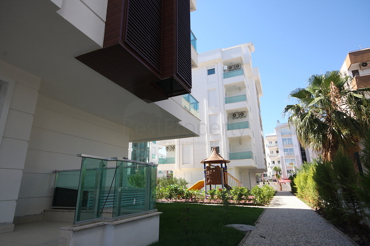 Уютная квартира с выходом в сад всего в 600 м от моря