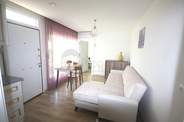 Уютная квартира с выходом в сад всего в 600 м от моря