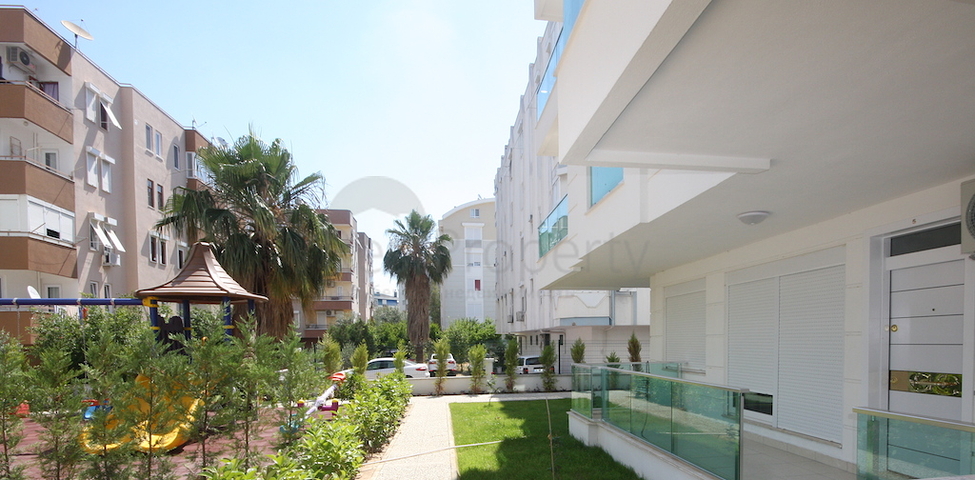 Уютная квартира с выходом в сад всего в 600 м от моря