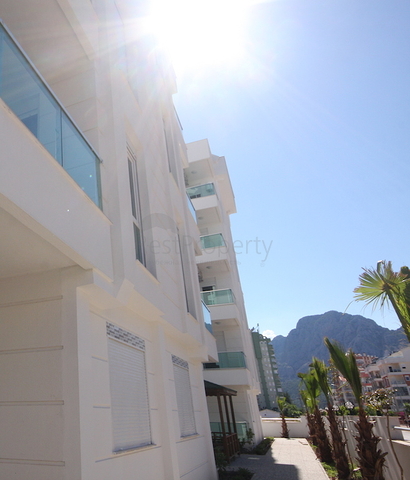 Уютная квартира с выходом в сад всего в 600 м от моря