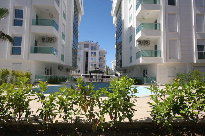 Уютная квартира с выходом в сад всего в 600 м от моря