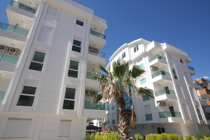 Уютная квартира с выходом в сад всего в 600 м от моря