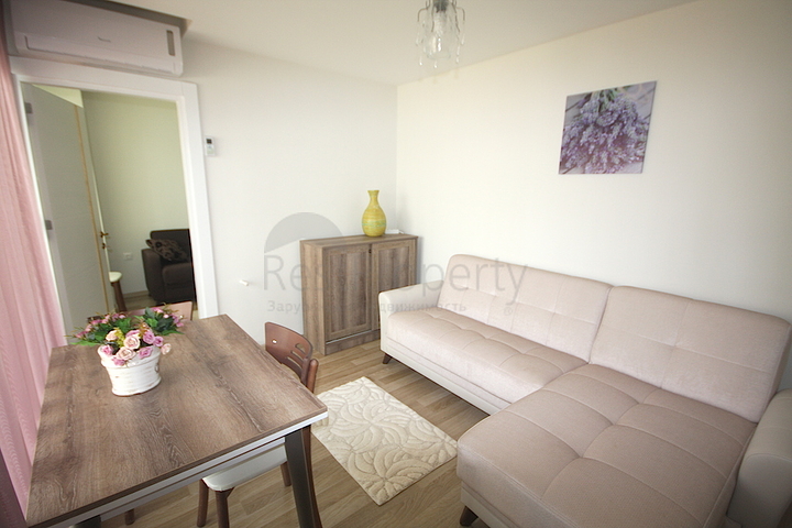 Уютная квартира с выходом в сад всего в 600 м от моря