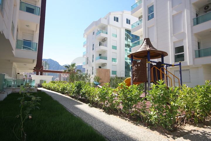 Уютная квартира с выходом в сад всего в 600 м от моря